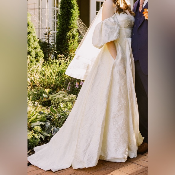 Ava Gowns Victoria Gown in Ivory - Picture 2 of 6